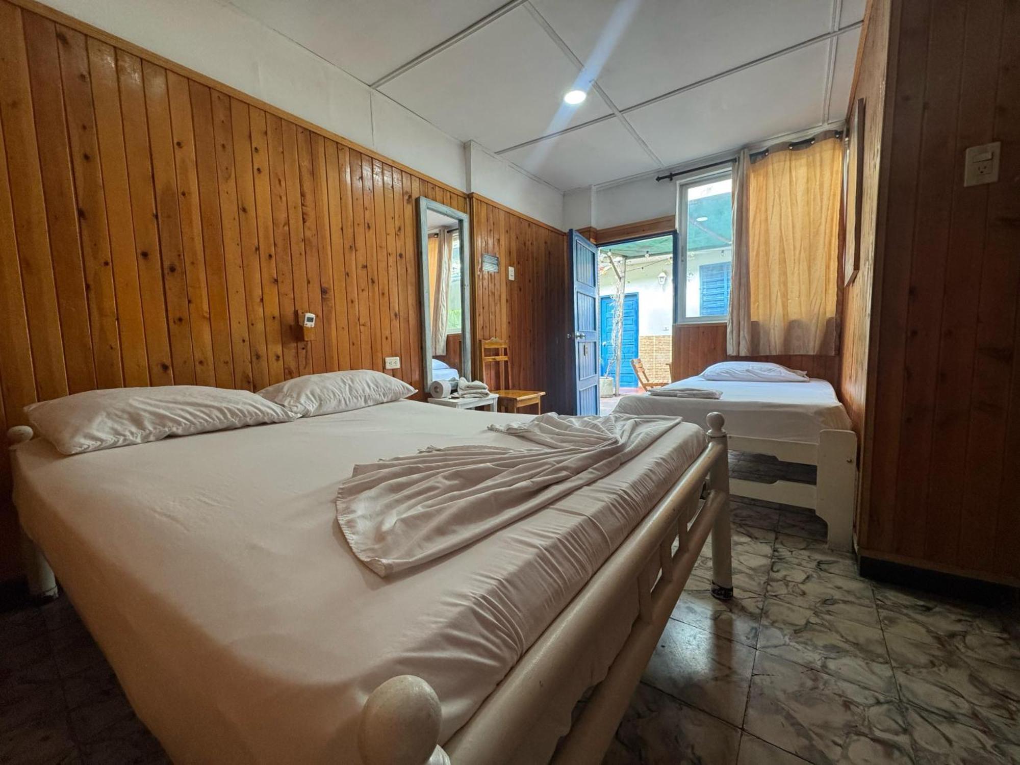 Hostal Luna Llena Getsemani Cartagena Eksteriør billede